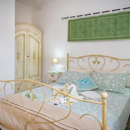 Holiday Room Sa Tebia Oristano Exterior foto